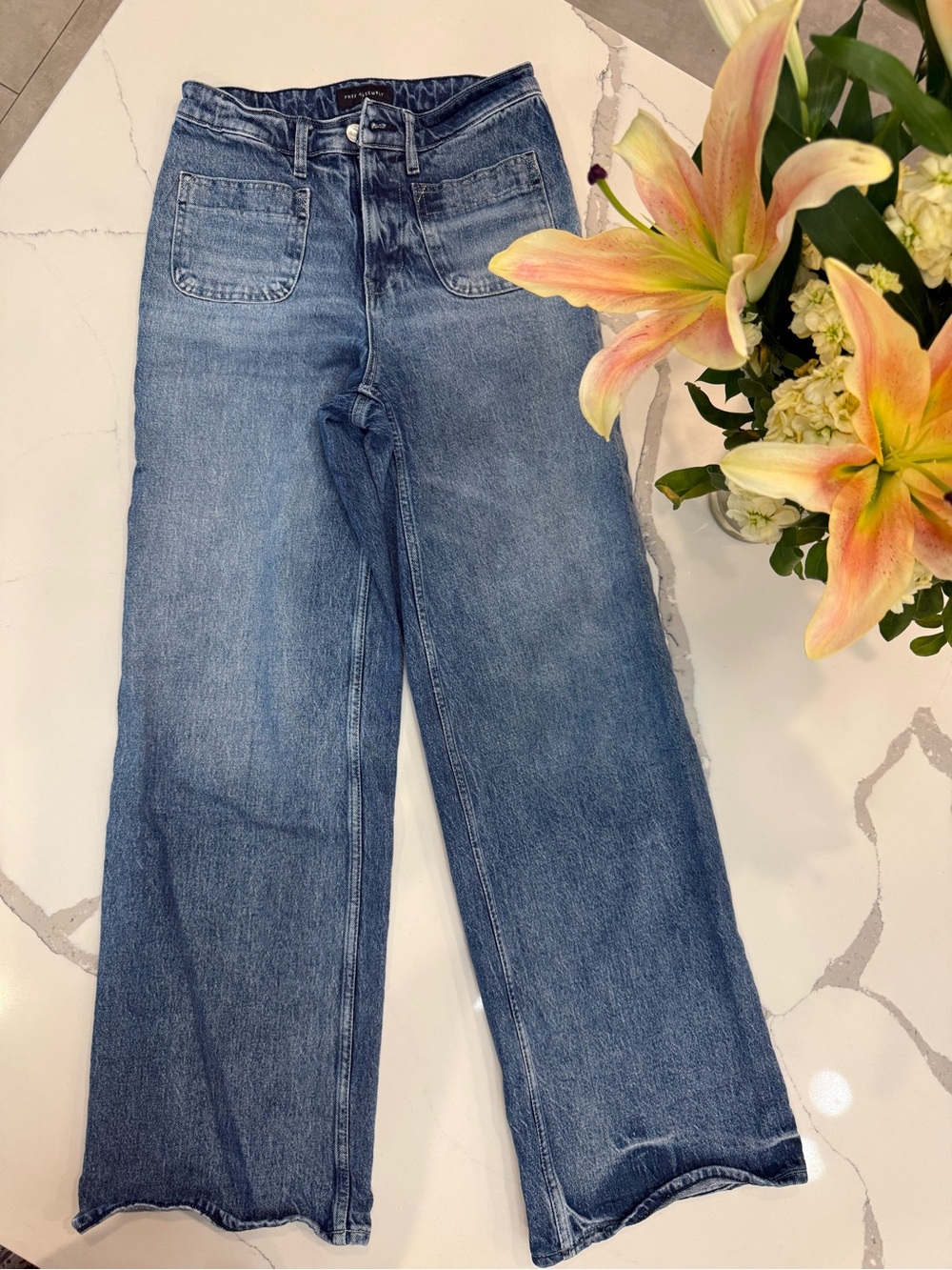 High-Rise Wide-Leg Jeans in Medium Blue Wash
